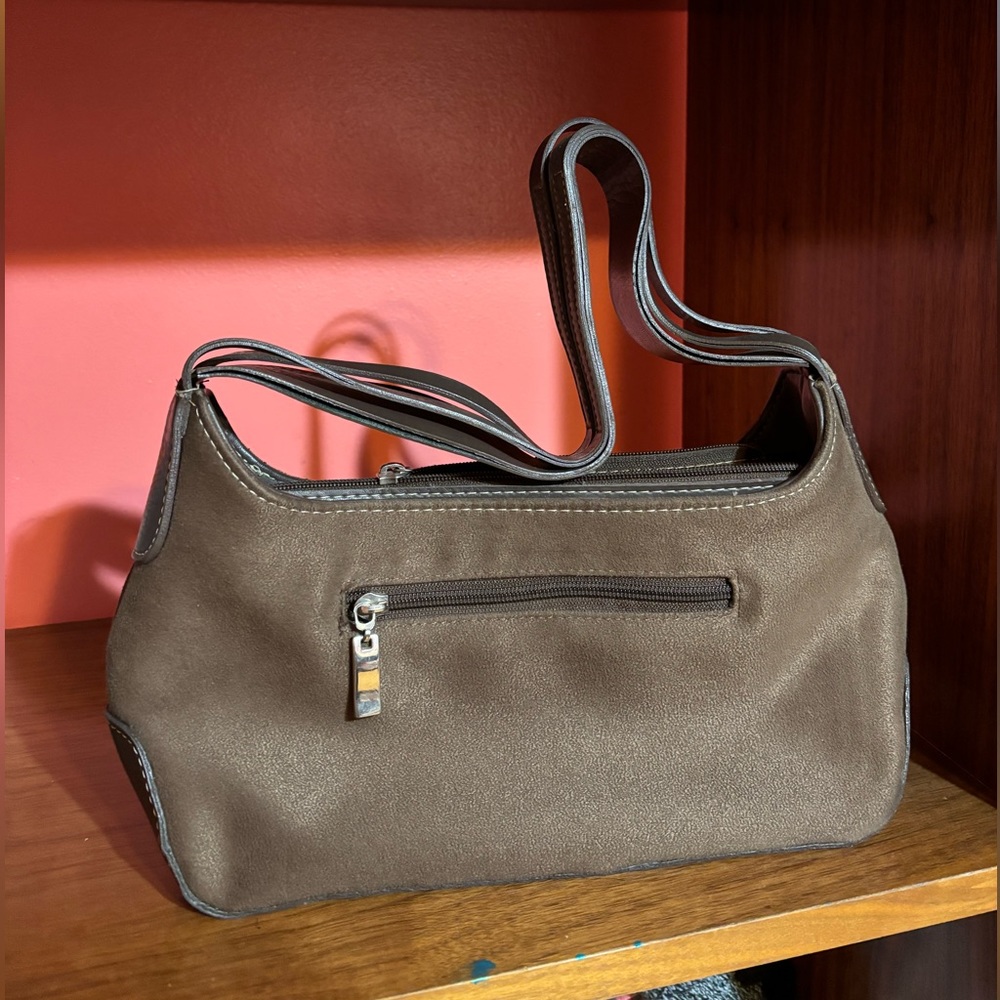 pretty brown purse, great condition i never wore it out not sure why -_-
